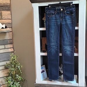 AMERICAN EAGLE  OUTFITTERS SKINNY STRETCH JEANS -size 2
